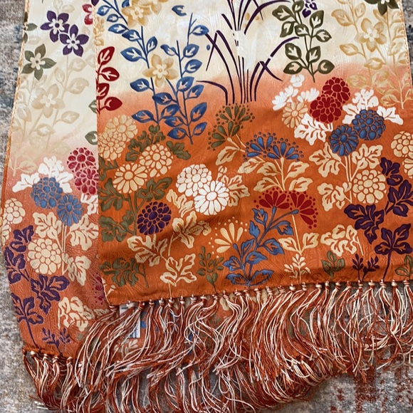 Silk Scarf from the Art Institute of Chicago, NWOT - Picture 4 of 4